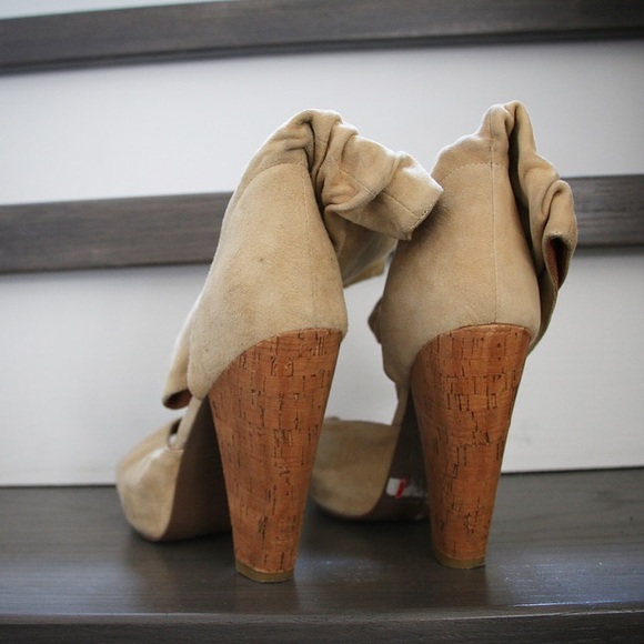 Funky and stylish suede pumps - Picture 2 of 3